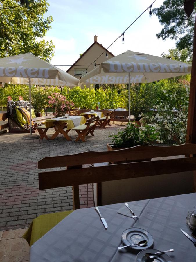 Sommer Panzio Balatonfoldvar Exterior photo
