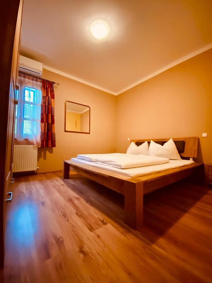 Sommer Panzio Balatonfoldvar Exterior photo