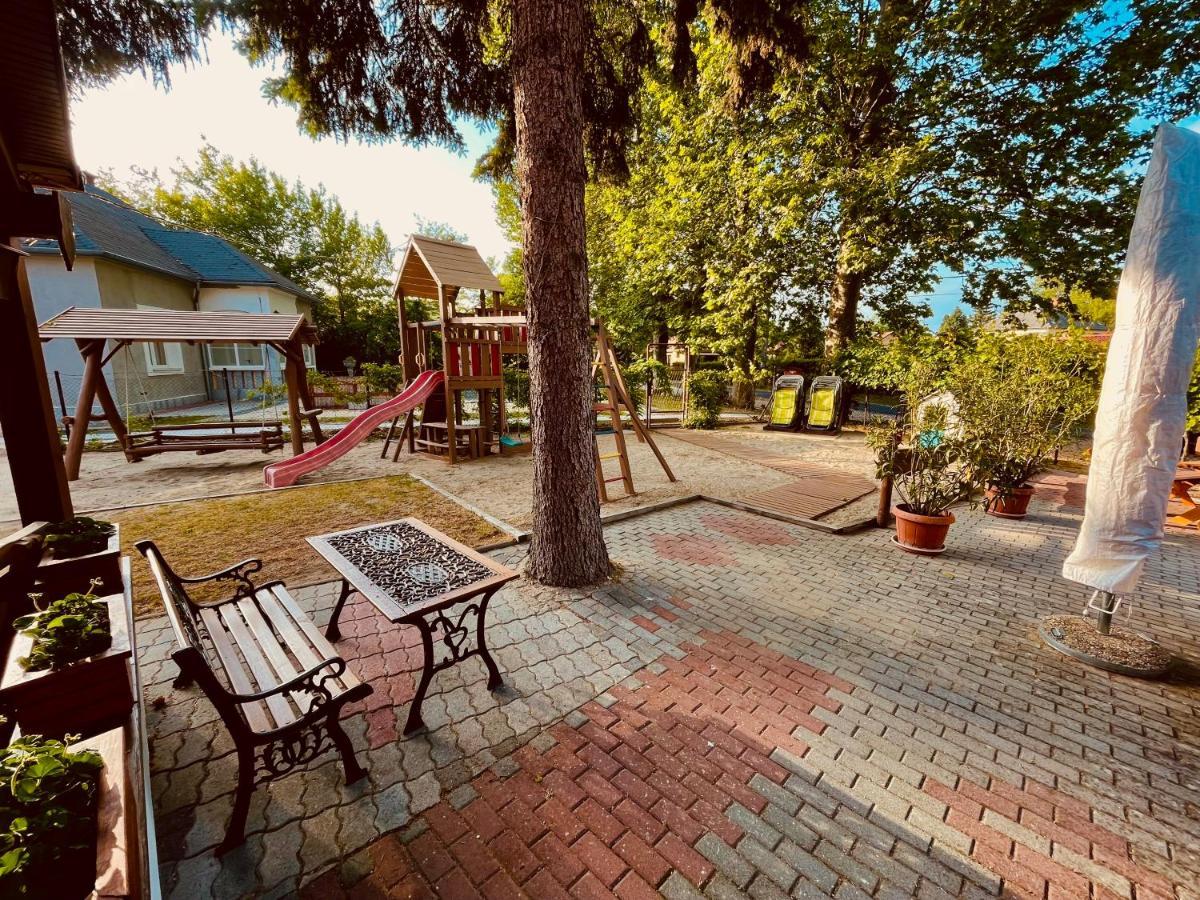 Sommer Panzio Balatonfoldvar Exterior photo