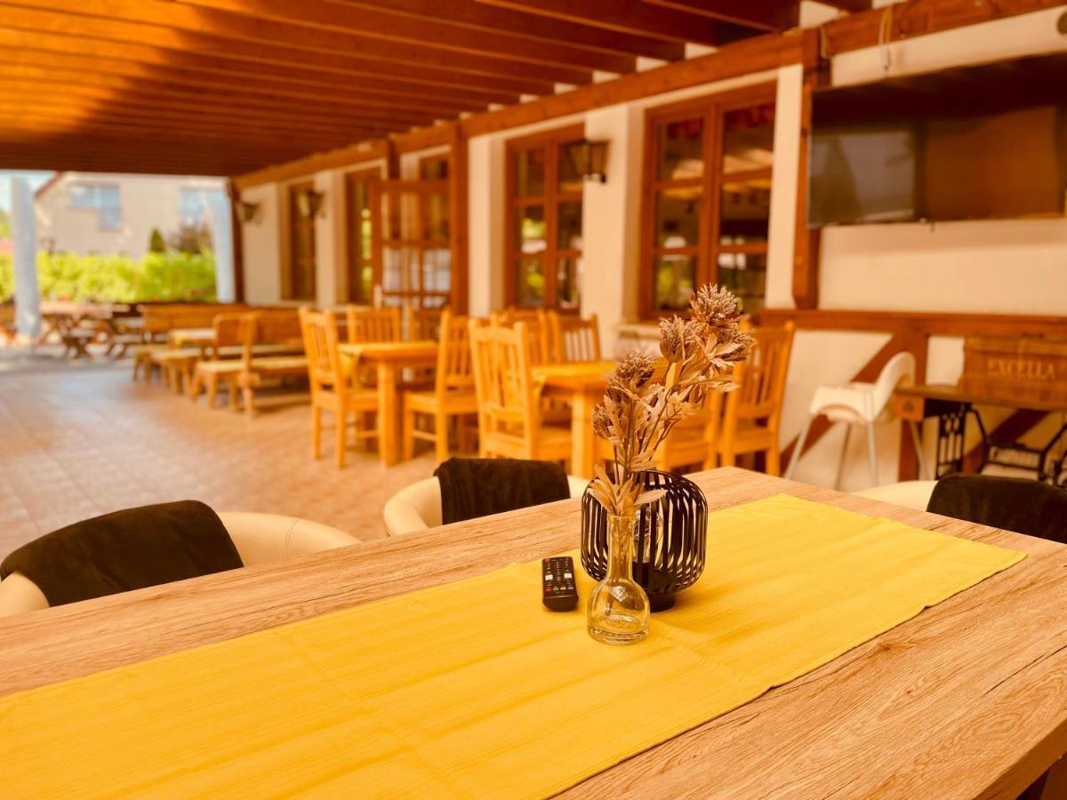 Sommer Panzio Balatonfoldvar Exterior photo