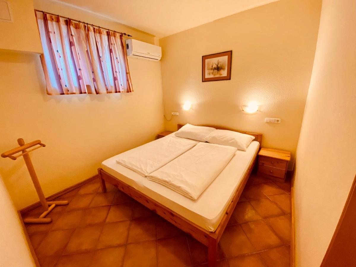 Sommer Panzio Balatonfoldvar Exterior photo